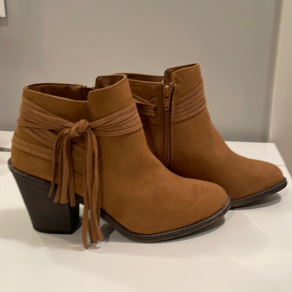 Time and Tru size 10 heeled boot